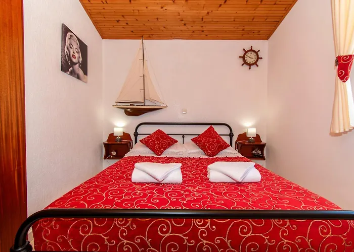 House Nicol By Istrabook Villa